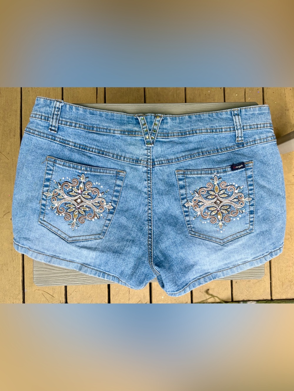 Vintage Y2K 🪽Angels🪽 Jeans low-rise denim shorts in flawless, perfect! Sz15